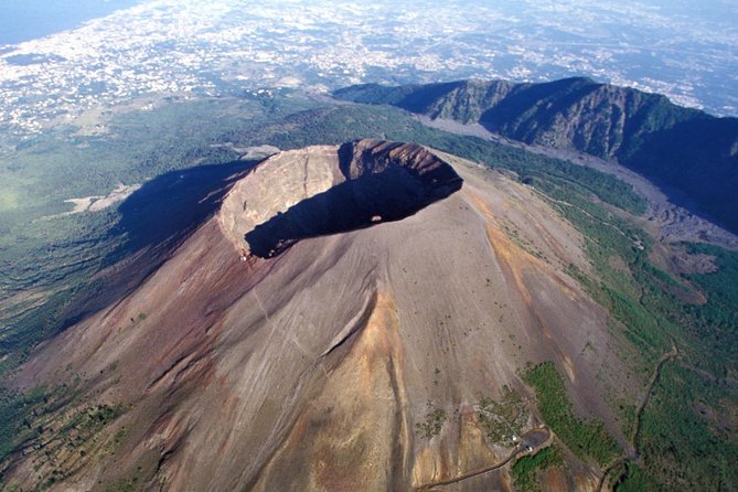 Pompeii Vesuvius Wine Farm Tour - Climbing Mount Vesuvius to the crater