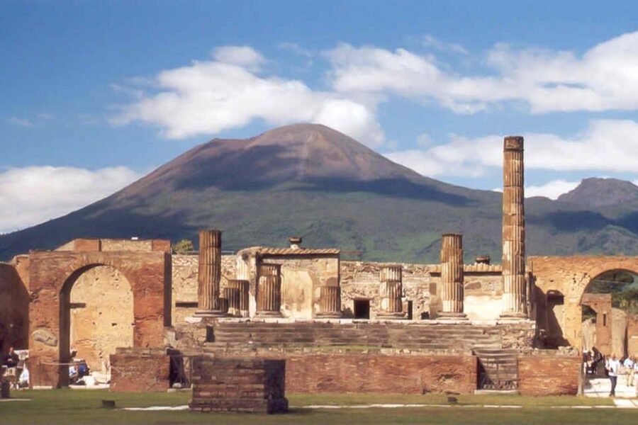 Pompeii with Wine Tasting Private Tour - Entering Pompeii with a private guide