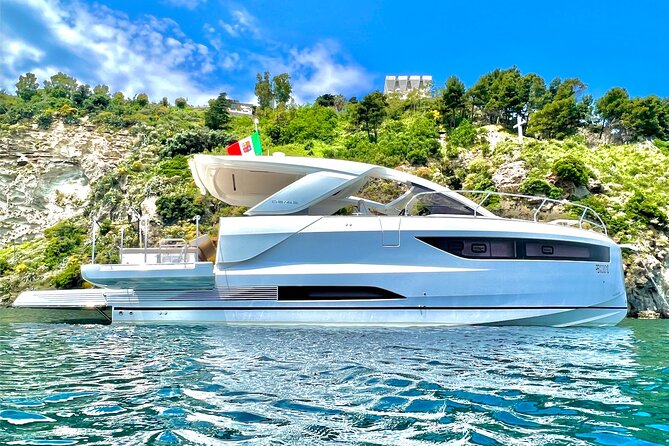 Private boat tour from Naples to Capri+Amalfi Coast JEANNEAU DB43 - What the crew adds to the day