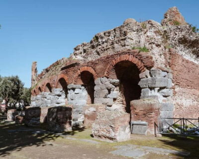 Private car tour among the treasures of the Campi Flegrei in Naples