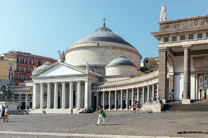 Private City Kickstart Tour: Naples - The Spanish Quarter: Naples at street level