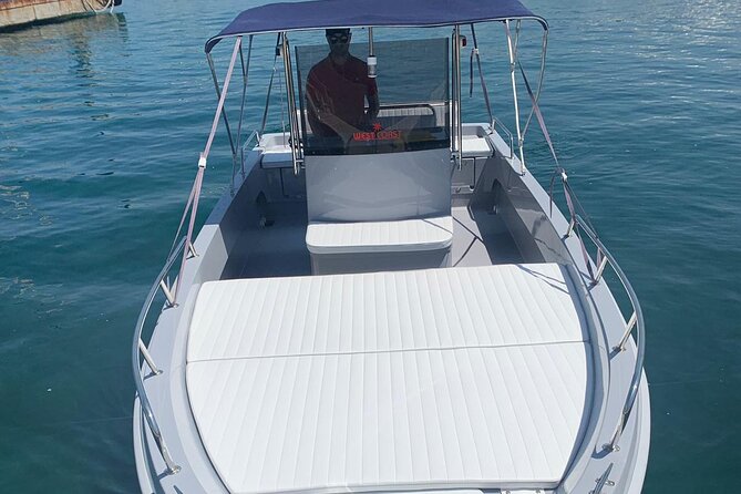 Private excursion to the island of Ischia by Conero 6.6m boat - Why seeing Ischia by boat makes sense