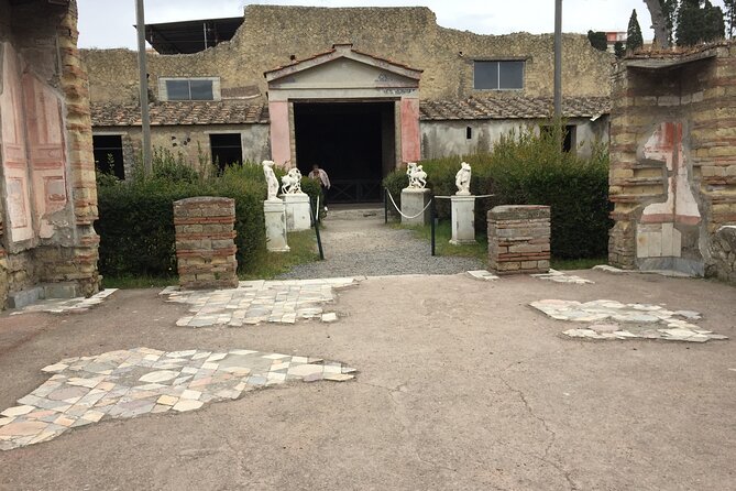 Private Herculaneum Tour for Kids and Families - The thermal baths and the details adults might miss