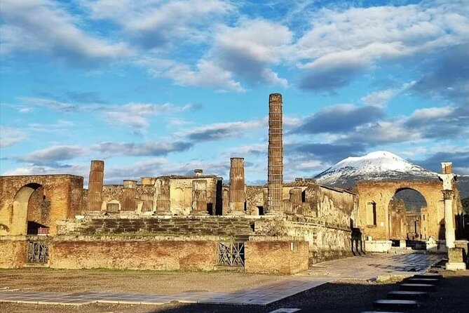 Private Tour in Pompeii and Vesuvius - Heat, crowds, and the practical rhythm of the day