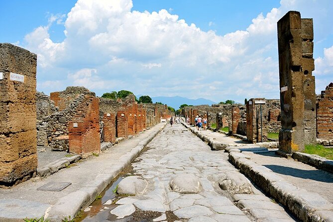 Private Transfer from Naples to Positano with Pompeii Ruins - Turning a Naples transfer into a Pompeii visit