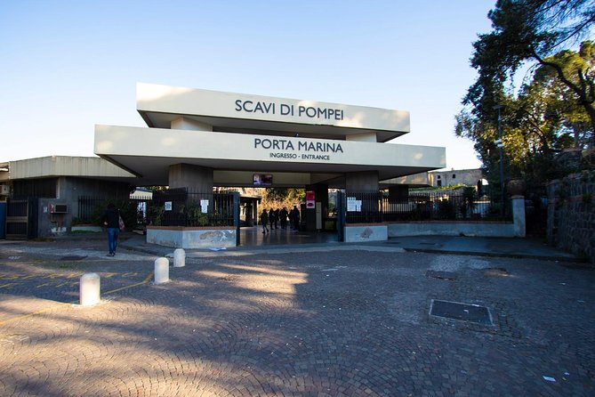 Private Transfer from Naples to Sorrento with Stop at Pompeii - The ride from Naples toward Pompeii