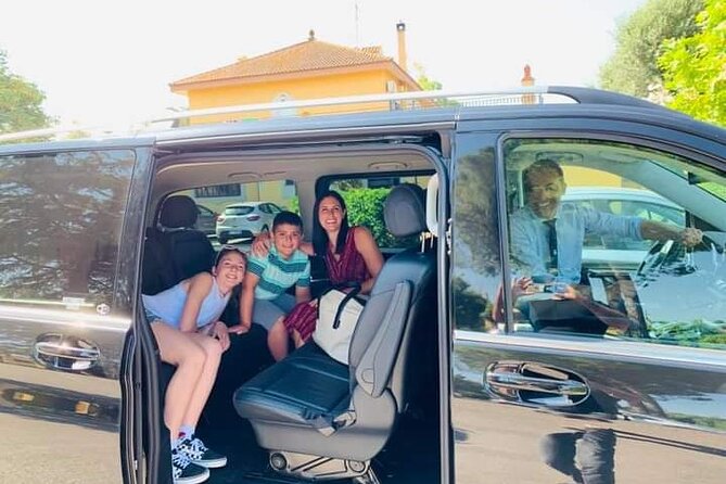 Private transfer from Napoli to Sorrento - Choosing between a sedan and minivan