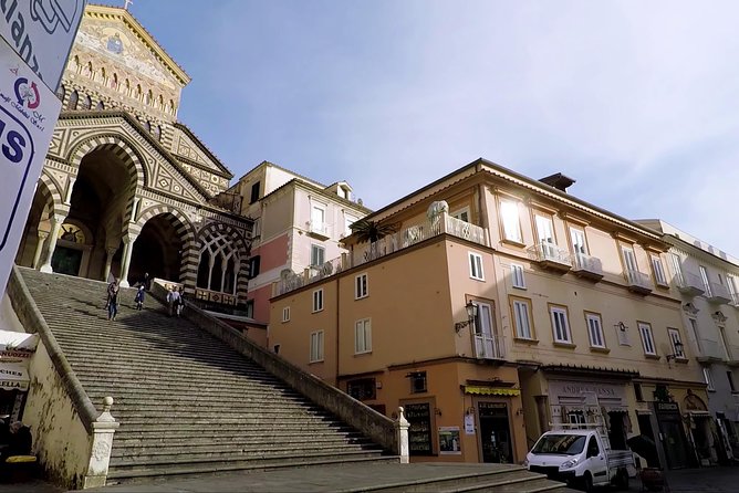 Private Transfer NAPLES to AMALFI or vv (with Stop option in Pompeii) - The important issue with late trains and late changes