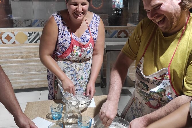 Semi-Private Pizza Making Experience in Naples with Drink - Who will get the most from this class