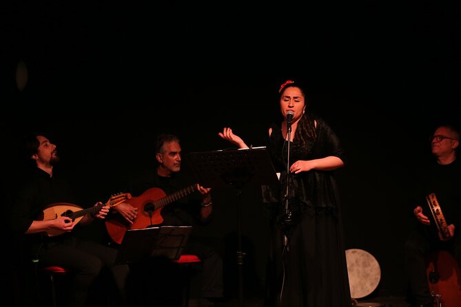 Show Songs Music and Neapolitan Dances with Tasting - Finding Theatri in Naples historic center
