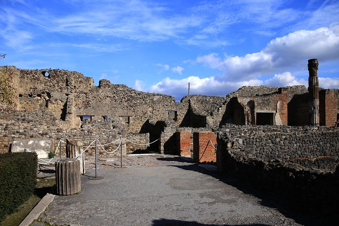Skip-the-Line Exclusive Private Ancient Pompeii & Vesuvius Volcano Full Day Tour - Teatro Grande and the sound of ancient entertainment