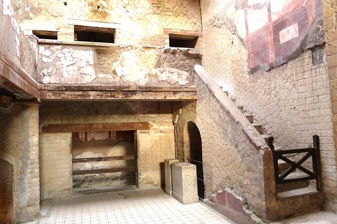 Skip the Line Half Day Private Tour of Herculaneum Highlights with Local Guide - Why Herculaneum feels different from Pompeii