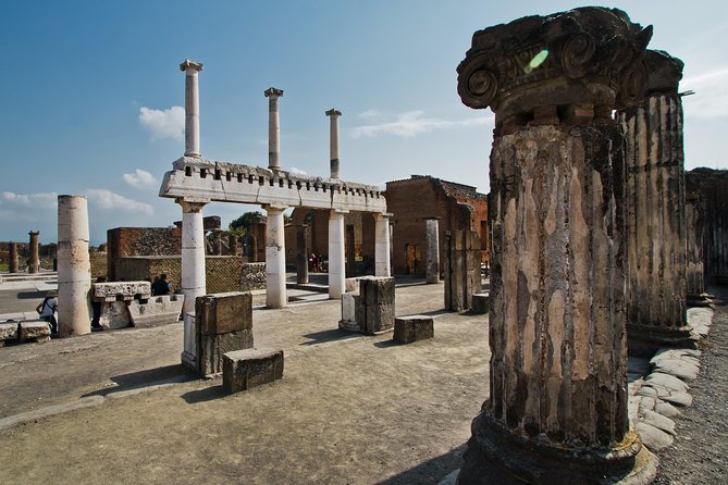Skip-the-Line Pompeii Guided Tour from Naples - Walking Via dell’Abbondanza