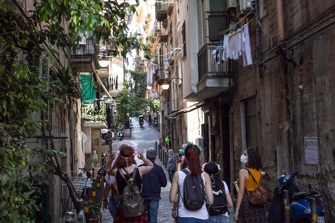 Spanish Quarter of Neaples StreetArt & Traditions, with coffee and babà - Why the Spanish Quarter is best explored on foot