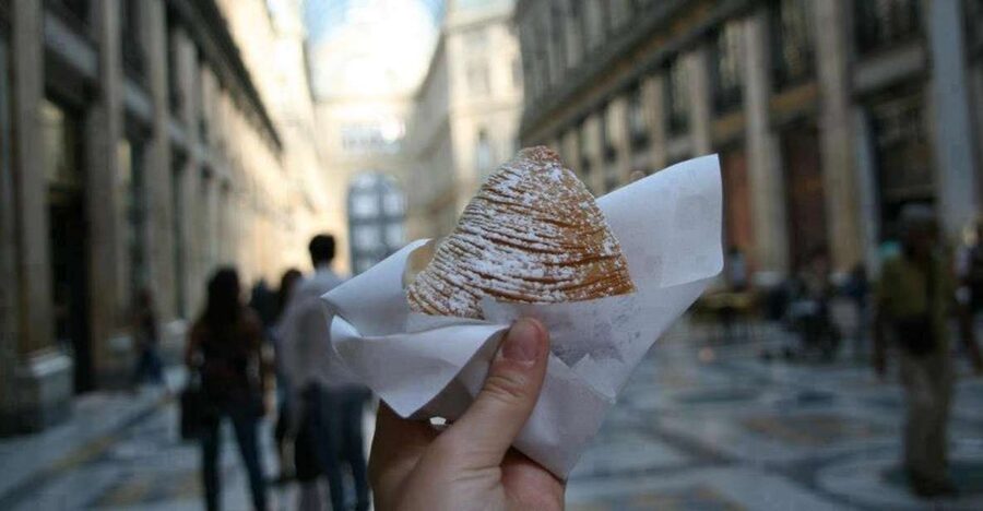 Street food tour: the Neapolitan culinary art - Fried pizza and the practical genius of street food