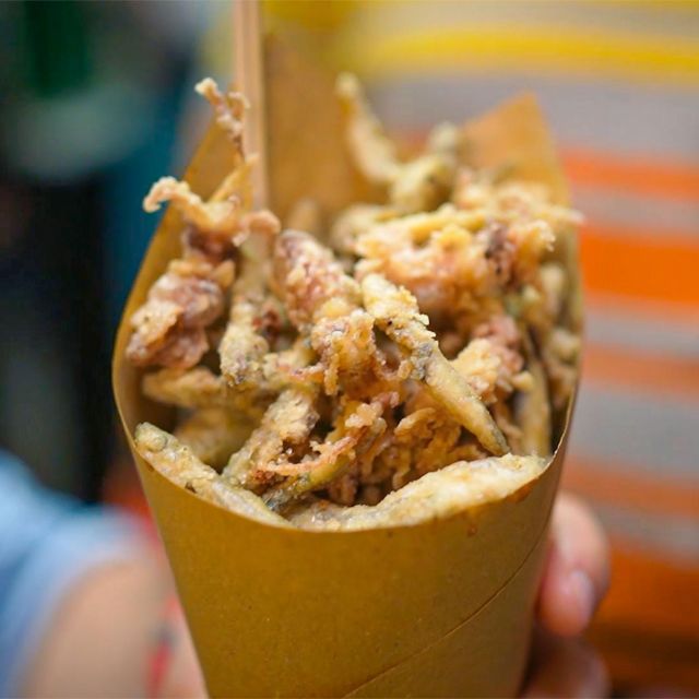 Street food tour: the Neapolitan culinary art - Fried fish and the seaside character of Naples