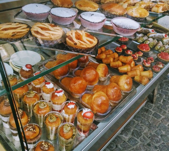 Street food tour: the Neapolitan culinary art - Bourbon pastries: babà and sfogliatella