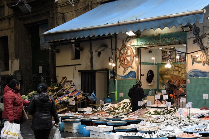 The soul and taste of Naples - Starting with coffee in Piazza Dante