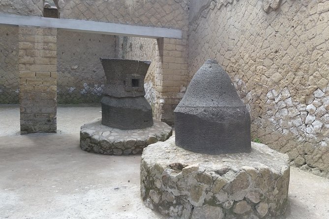 Tour in the ruins of Herculaneum with an archaeologist - Handling Heat and Physical Effort
