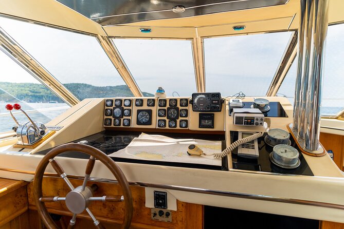 Tour of Ischia in Private Yacht - Sant’Angelo and the Maronti coast