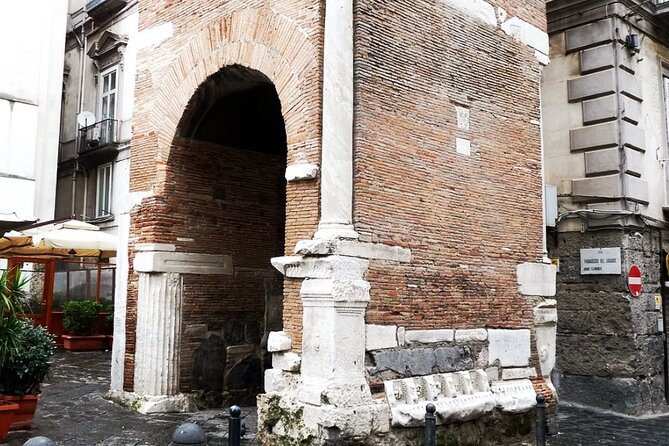 Tour of the Greek-roman Naples with an archaeologist - Pietrasanta and the ancient aqueduct