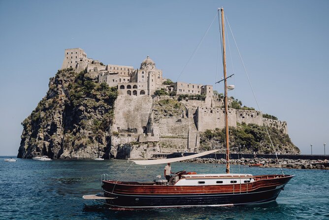 Tour of the island of Ischia in schooner - Why seeing Ischia from a schooner works so well