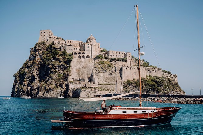 Tour of the island of Procida in a schooner - Seeing Procida from its coves and villages