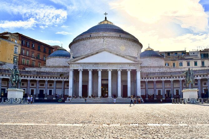 Tour of the Monumental Naples with an art expert - Why the guide makes the difference