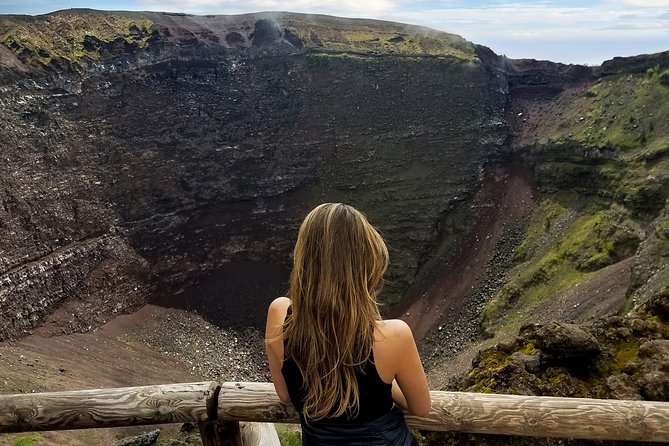 Tour on Vesuvius with wine tasting - Lunch and wine on the mountain slopes