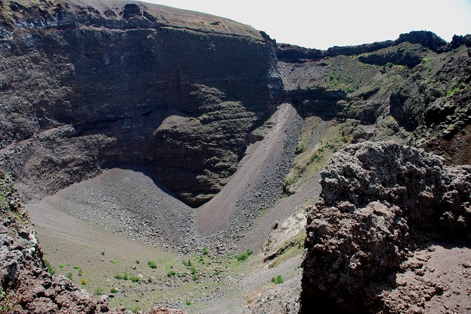 Tour on Vesuvius with wine tasting - The guide and driver can shape the day
