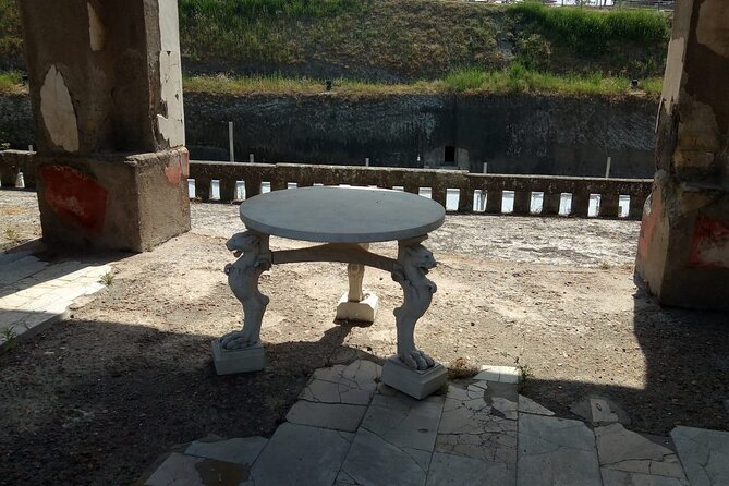 Transfer From Naples area to Sorrento with 2hr stop in Pompeii - Meeting your driver in Naples