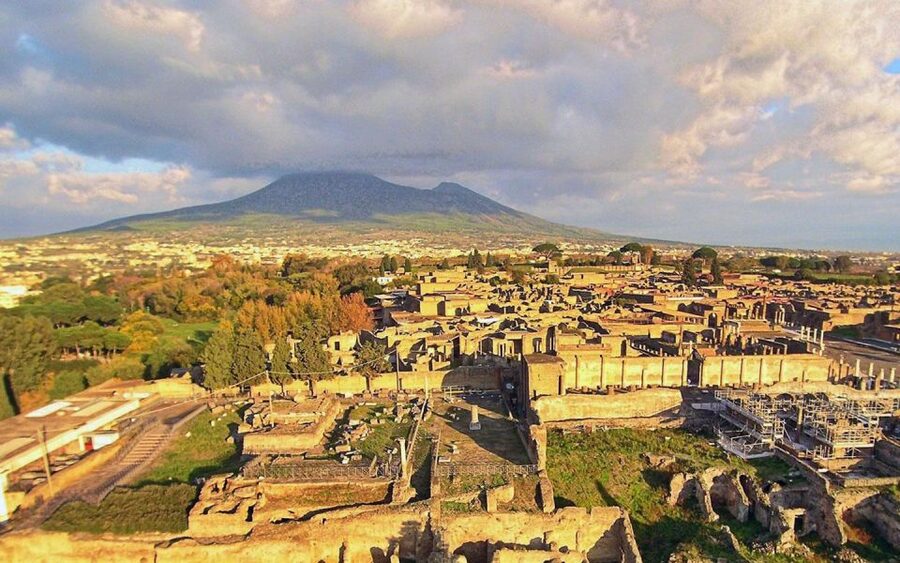 Transfer from Positano to Naples & 2hr stop at Pompeii site - Pompeii in two hours: what you can realistically see