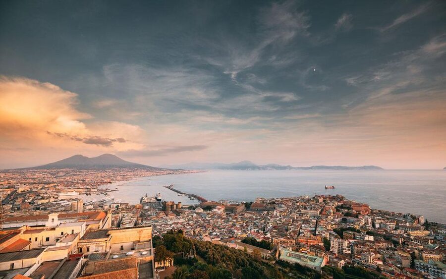 Transfer from Positano to Naples & 2hr stop at Pompeii site - Who should book this experience