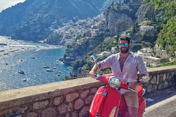 Vespa Naples rental - Two helmets, one phone holder, and basic insurance