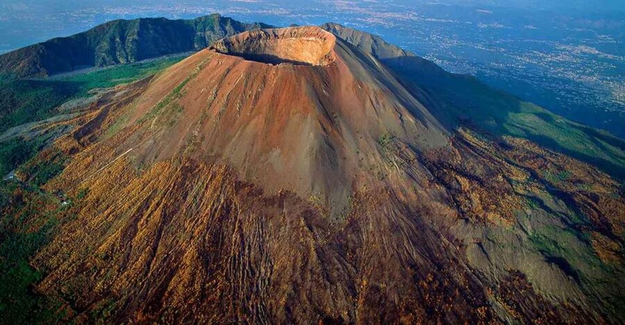 Vesuvio: 3h trekking tour with volcanological guide - Reaching the crater on a light trek