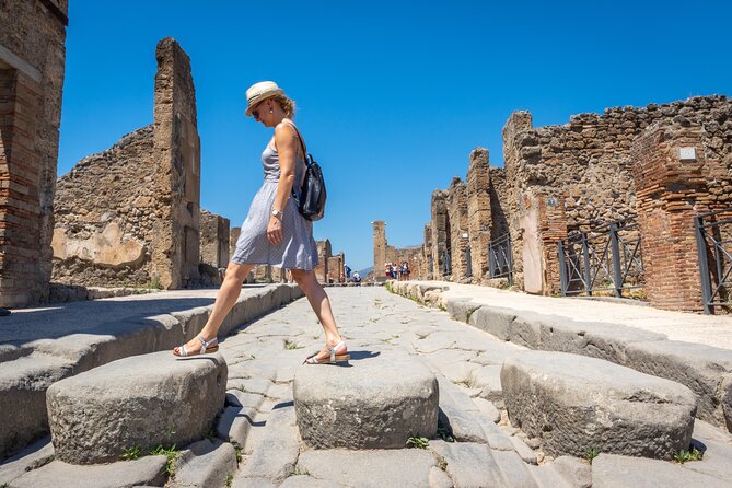 Vesuvio Gran cono + Wine Tasting & Lunch + Transfer from Naples - The surprise issue: what does the volcano visit require?