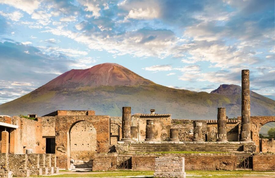 Vesuvius: entrance ticket + bus round-trip - Packing for the volcano