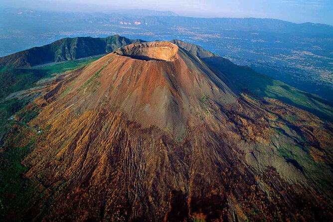 Vesuvius, V.I.P. the only Tour with Volcanological Guide - Who will enjoy this most
