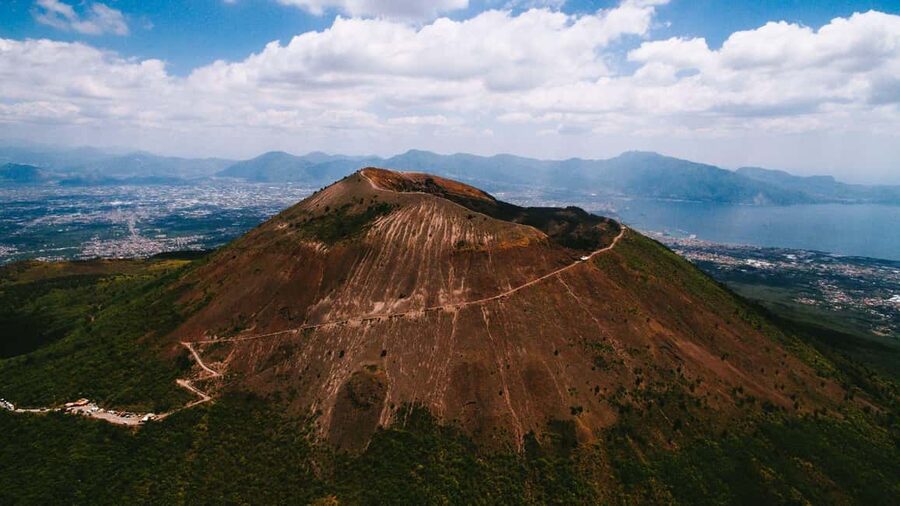 Vesuvius Volcano Experience: from Naples, Pompeii and Rome - Why Mount Vesuvius is worth a day of your Italy trip