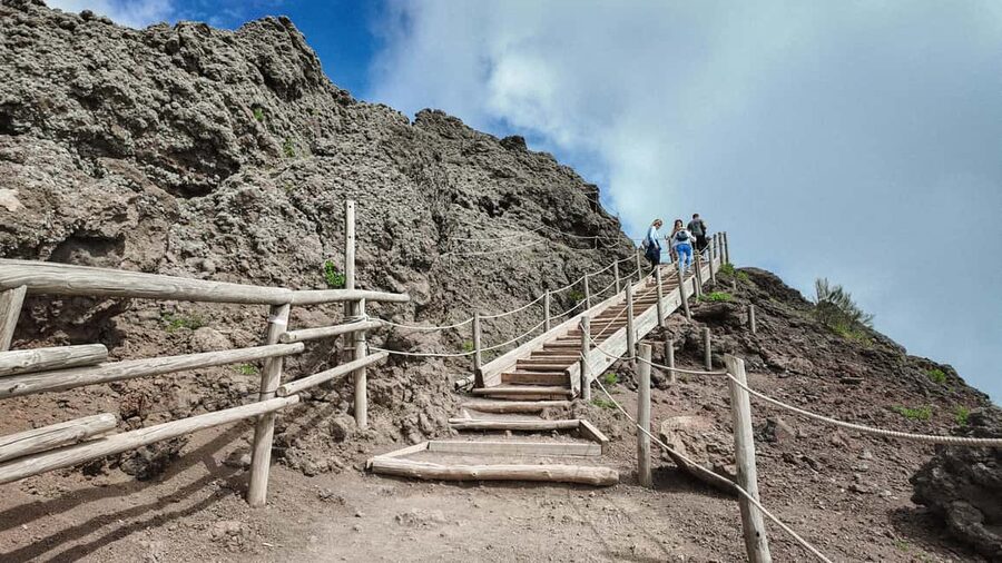 Vesuvius Volcano Experience: from Naples, Pompeii and Rome - Three hours above Pompeii and the Gulf of Naples