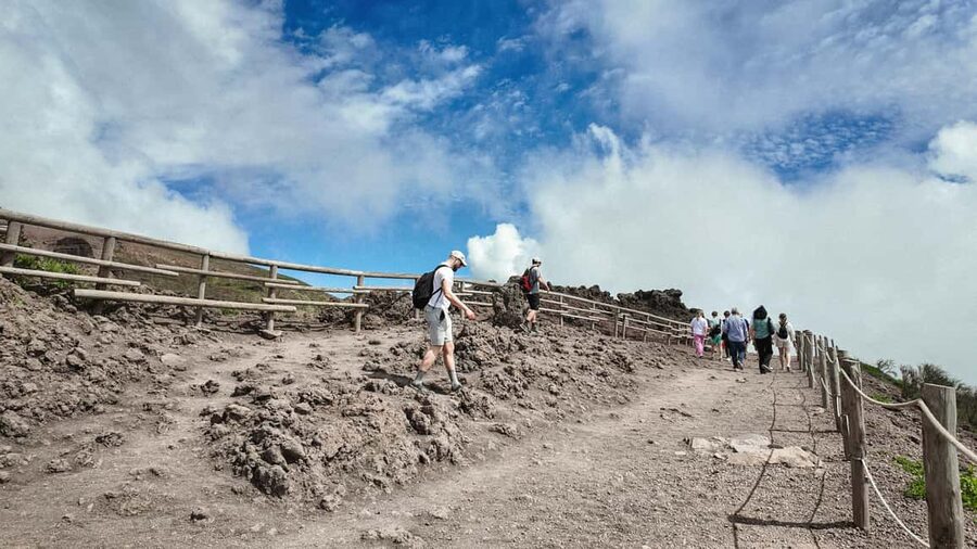 Vesuvius Volcano Experience: from Naples, Pompeii and Rome - The strongest and weakest parts of the experience