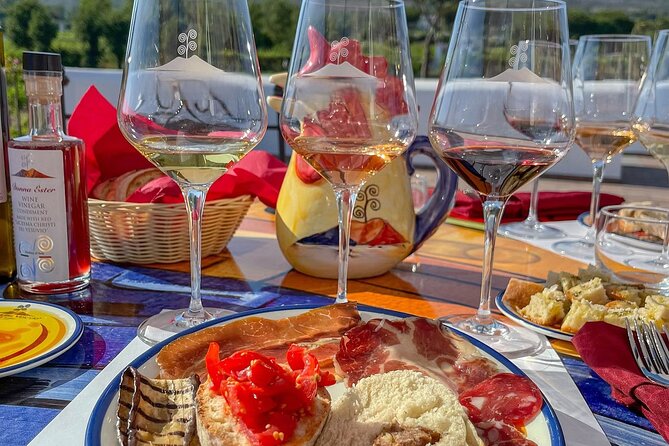 Vesuvius Wine Tasting Experience with Lunch Included - A Neapolitan table with Piennolo tomatoes