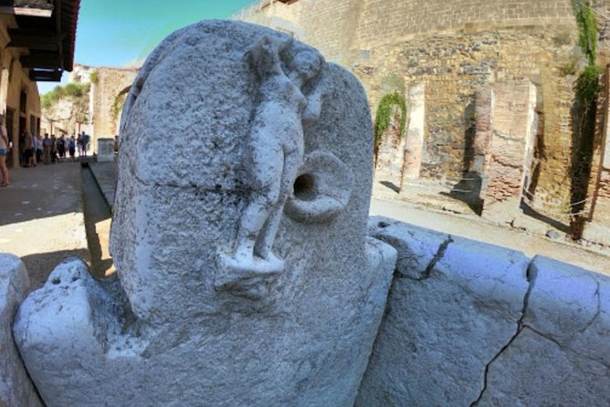 Visit to the archaeological park of Herculaneum - Heat, walking, and practical comfort