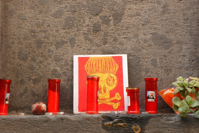 Walking Tour of the Neapolitan Superstition - Pulcinella’s nose and the power of a simple gesture